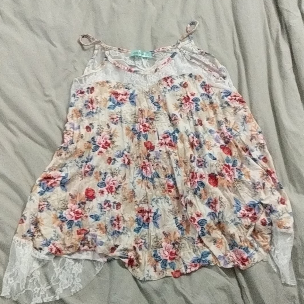 Floral tank with lace detail